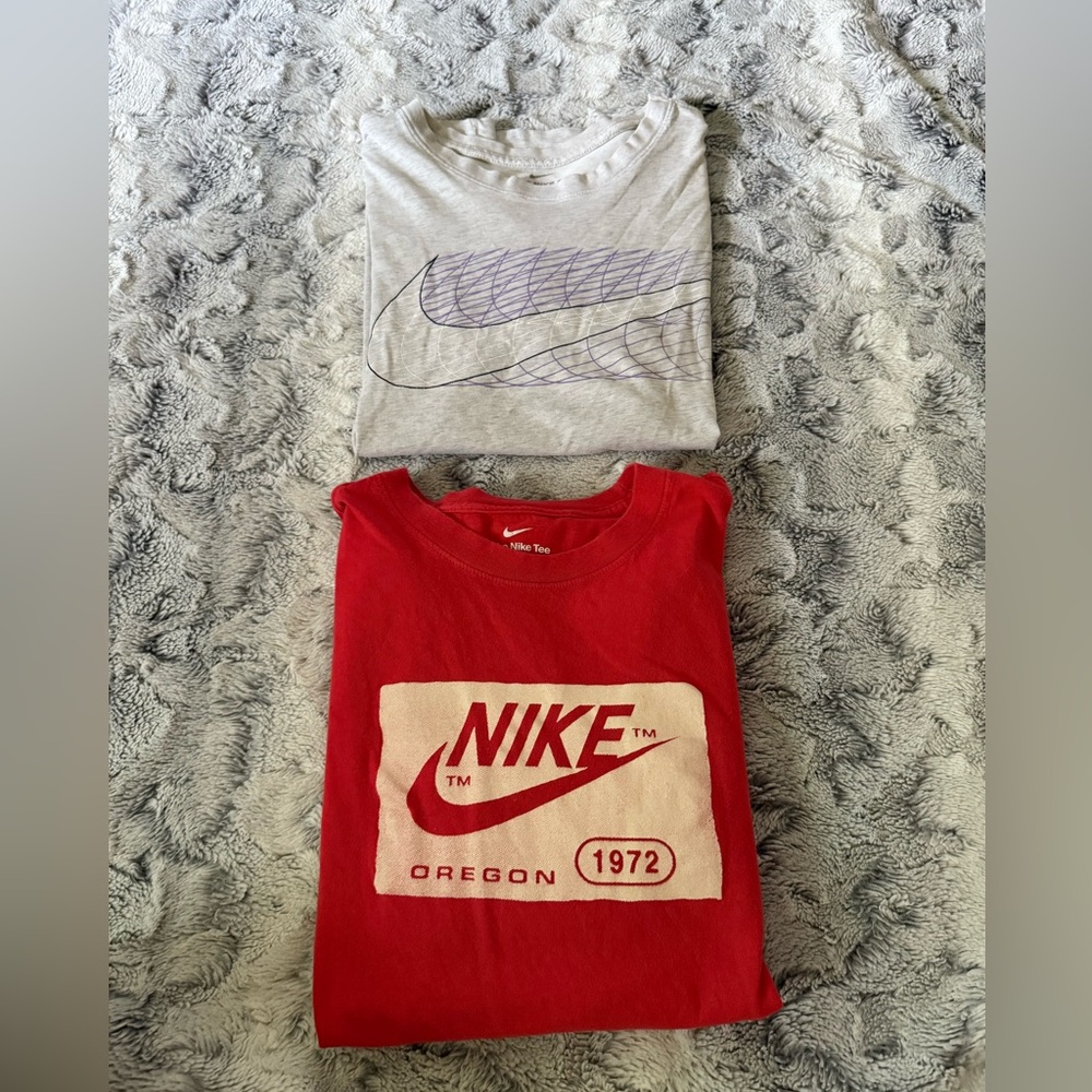 2 men’s nike t-shirts